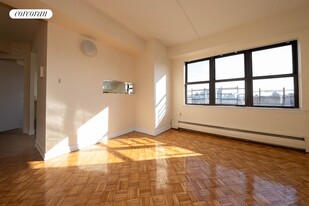 300 W 110th St in New York, NY - Building Photo - Building Photo