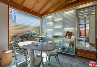 745 Navy St in Santa Monica, CA - Building Photo - Building Photo