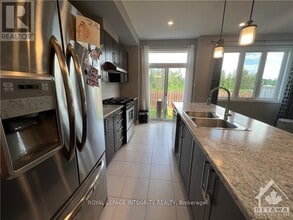 153 Bandelier Way in Ottawa, ON - Building Photo - Building Photo