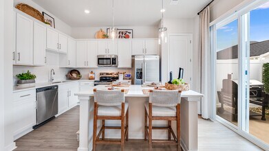 Yardly Broadway in Phoenix, AZ - Foto de edificio - Building Photo