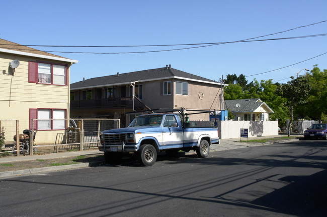 627 Manzanita St in Redwood City, CA - Building Photo - Building Photo