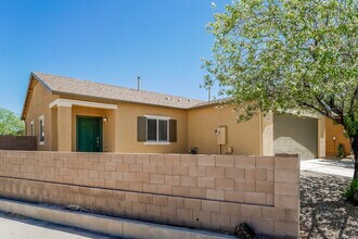 8448 W Green Kingfisher Ln in Tucson, AZ - Building Photo - Building Photo