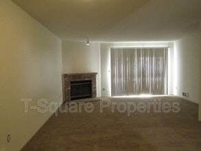 7632 230th St SW in Edmonds, WA - Foto de edificio - Building Photo