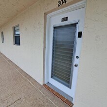 204 Oxford 500 in West Palm Beach, FL - Building Photo - Building Photo