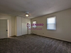 710 W Locust St in Bolivar, MO - Building Photo - Building Photo