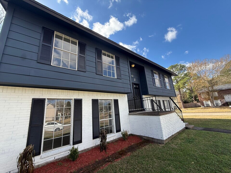 402 Tresvant Dr in Webster, TX - Building Photo