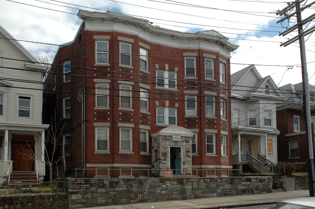 520-522 River St in Paterson, NJ - Building Photo