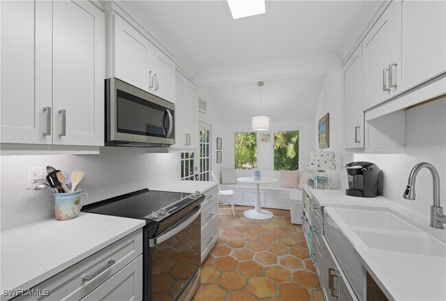 property at 1251 Solana Rd