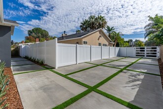 23113 Leonora Dr in Los Angeles, CA - Building Photo - Building Photo