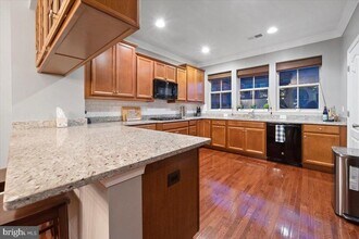 852 Regents Square in Oxon Hill, MD - Building Photo - Building Photo