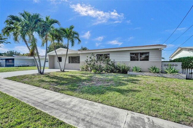 1825 NE 187th St in Miami, FL - Building Photo - Building Photo
