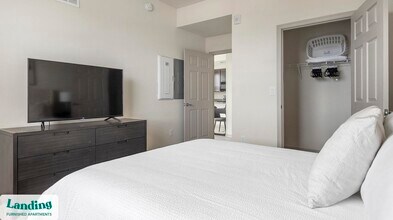 4985 Eastwood Greens St, Unit 15-304 in Ft. Myers, FL - Foto de edificio - Building Photo