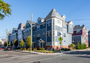 Station Square at Fanwood Townhomes in Fanwood, NJ - Building Photo - Building Photo