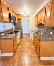 675 Grove Terrace in Elk Grove Village, IL - Building Photo - Building Photo