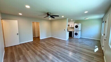 1354-1398 Springfield St in Upland, CA - Foto de edificio - Building Photo