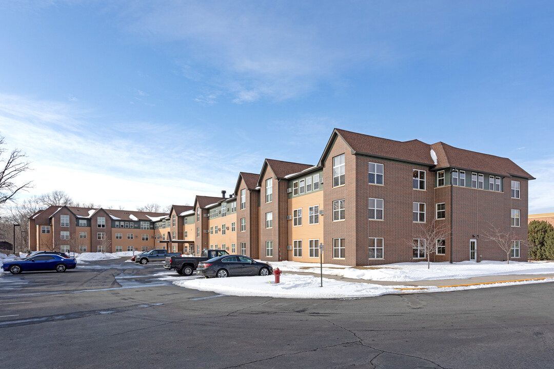 Hillcrest Pointe in Inver Grove Heights, MN - Foto de edificio