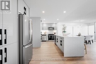 7 Jackes Ave in Toronto, ON - Building Photo