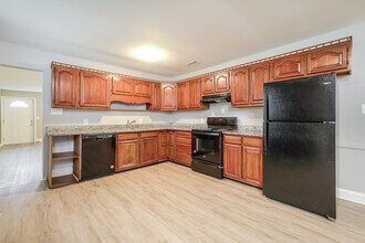 5018 Shoreline Dr in Greensboro, NC - Building Photo - Building Photo