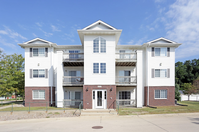 Stonegate in Cedar Rapids, IA - Foto de edificio - Building Photo