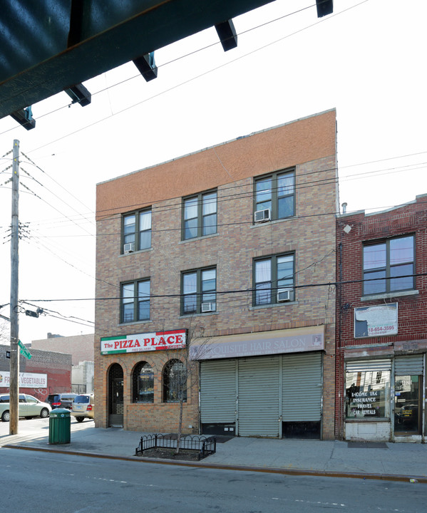 706 E 227th in Bronx, NY - Foto de edificio