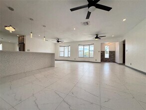 6311 NE 20th Way in Fort Lauderdale, FL - Foto de edificio - Building Photo