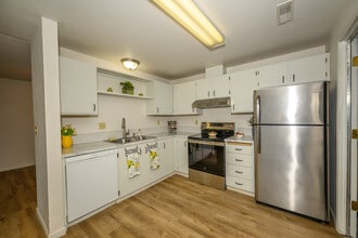 418 S Quillan Plz in Kennewick, WA - Building Photo - Building Photo