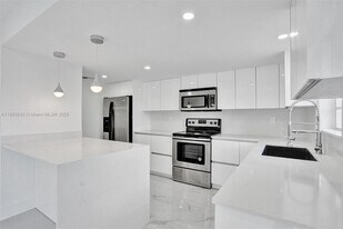 606 NW 107th Ave in Miami, FL - Building Photo