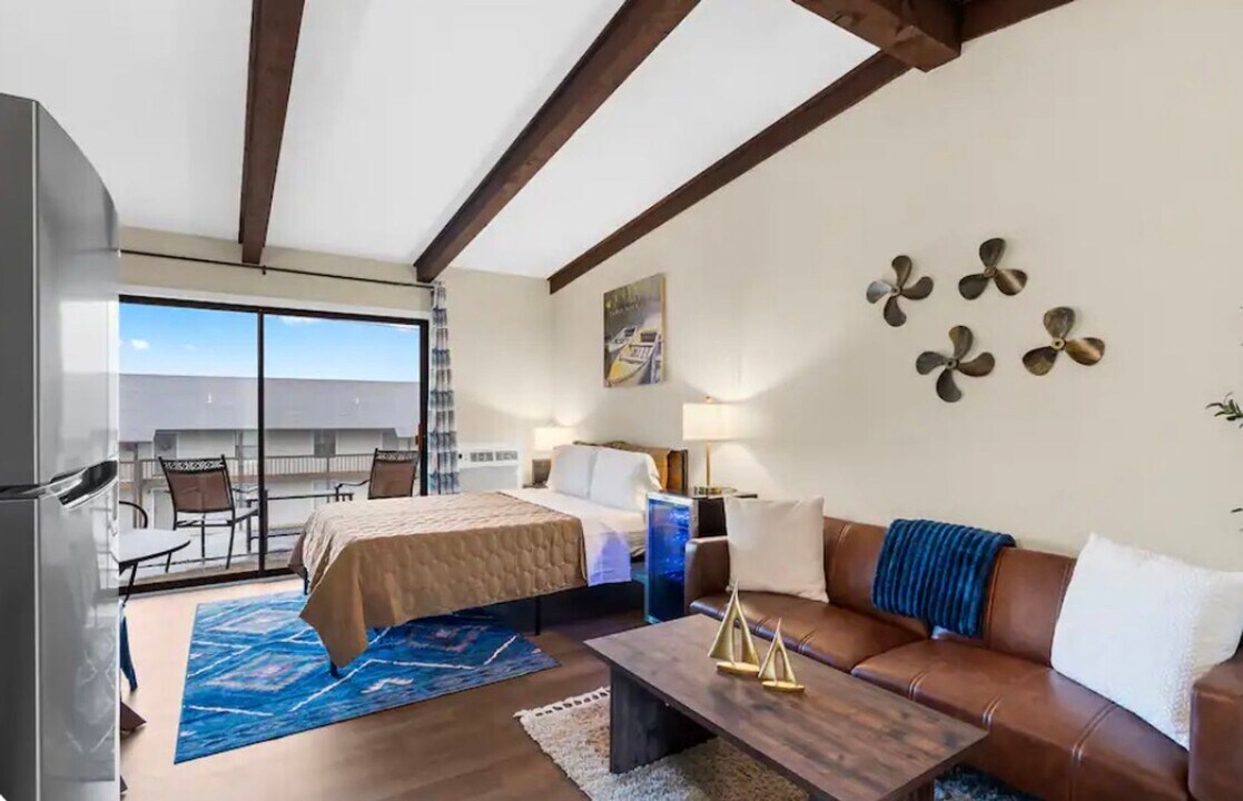 100 Getaway Cir in Kimberling City, MO - Foto de edificio