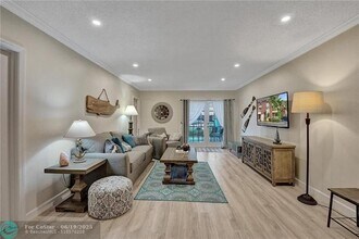 2424 SE 17th St in Fort Lauderdale, FL - Foto de edificio - Building Photo
