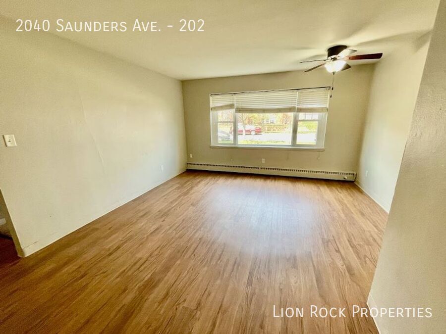 2040 W Saunders Ave in St. Paul, MN - Foto de edificio