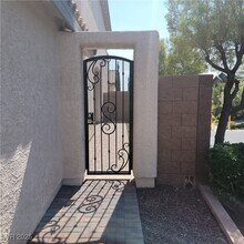 7318 Brisbane Hills St in Las Vegas, NV - Foto de edificio - Building Photo