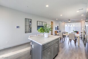 9446 Venus Pt Ct in Las Vegas, NV - Building Photo