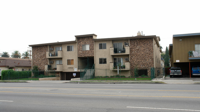 14822 Victory Blvd in Van Nuys, CA - Building Photo - Building Photo