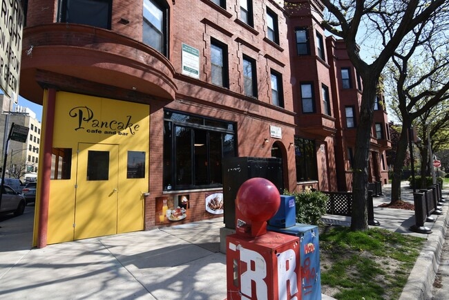 732 W. Grace / 3803-3809 N. Broadway