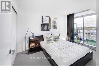 29 Singer Ct in Toronto, ON - Building Photo - Building Photo