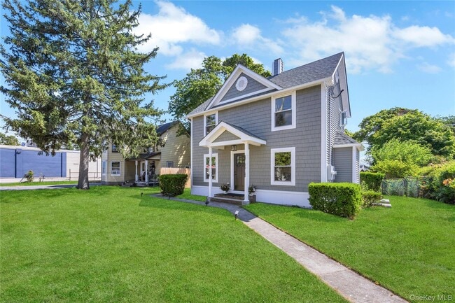 177 Waverly Ave in Patchogue, NY - Building Photo - Building Photo