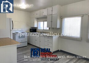 214 Blue Lakes Blvd in Twin Falls, ID - Building Photo