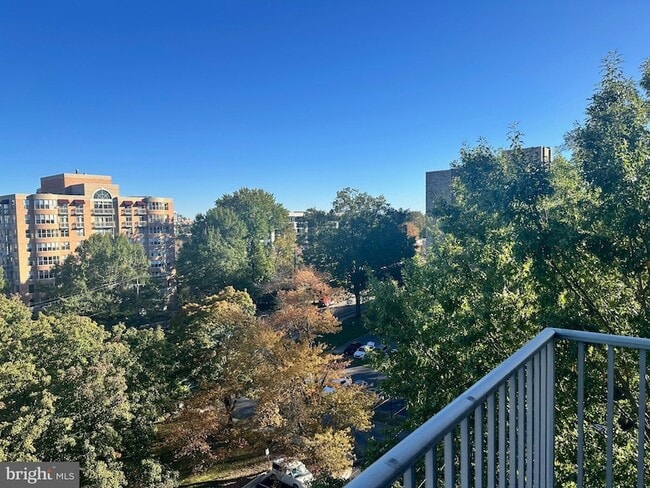 8315 N Brook Ln in Bethesda, MD - Building Photo - Building Photo