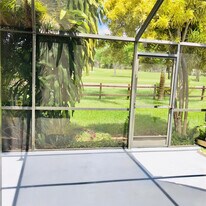 1640 W Golfview Dr in Pembroke Pines, FL - Building Photo