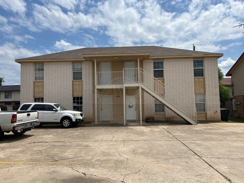 504 Esther Cir in Killeen, TX - Building Photo