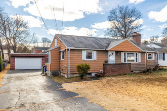 40 Cottwell Dr in Wethersfield, CT - Building Photo - Building Photo