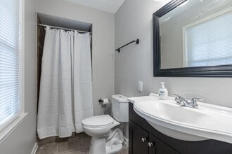 3883 Adamsville Dr SW in Atlanta, GA - Building Photo - Building Photo