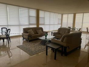 100 Lincoln Rd, Unit # PH4 in Miami Beach, FL - Building Photo - Building Photo