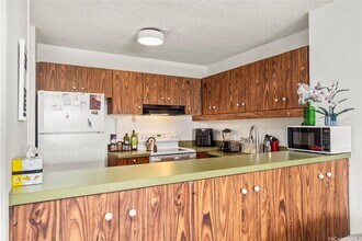 1717 Mott Smith Dr in Honolulu, HI - Building Photo - Building Photo