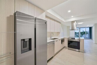 1500 Bay Rd, Unit N-0404 in Miami Beach, FL - Building Photo - Building Photo
