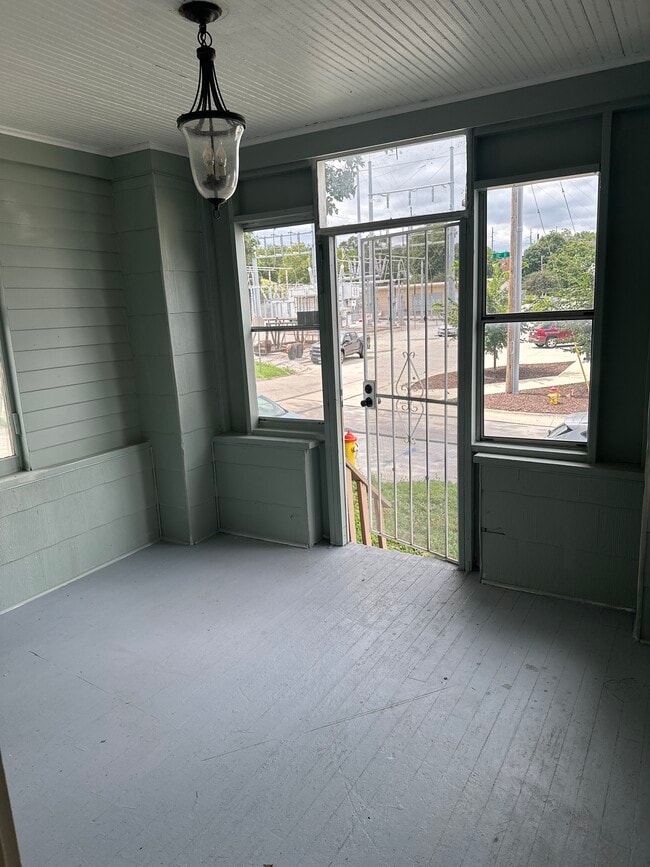 623 S 33rd St, Unit #2 in Omaha, NE - Foto de edificio - Building Photo