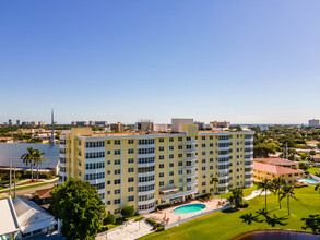 Country Club Towers in Fort Lauderdale, FL - Building Photo - Building Photo