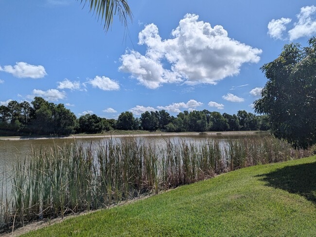 411 SW Vista Lake Dr in Port St. Lucie, FL - Building Photo - Building Photo