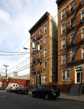 717-719 Clinton St in Hoboken, NJ - Foto de edificio - Building Photo