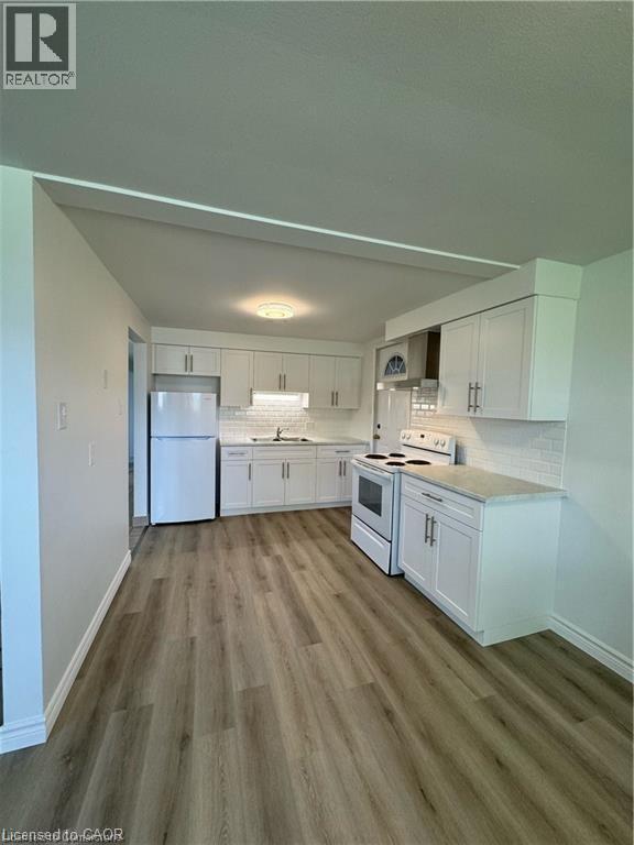 6 Elmsdale Dr in Kitchener, ON - Building Photo - Building Photo